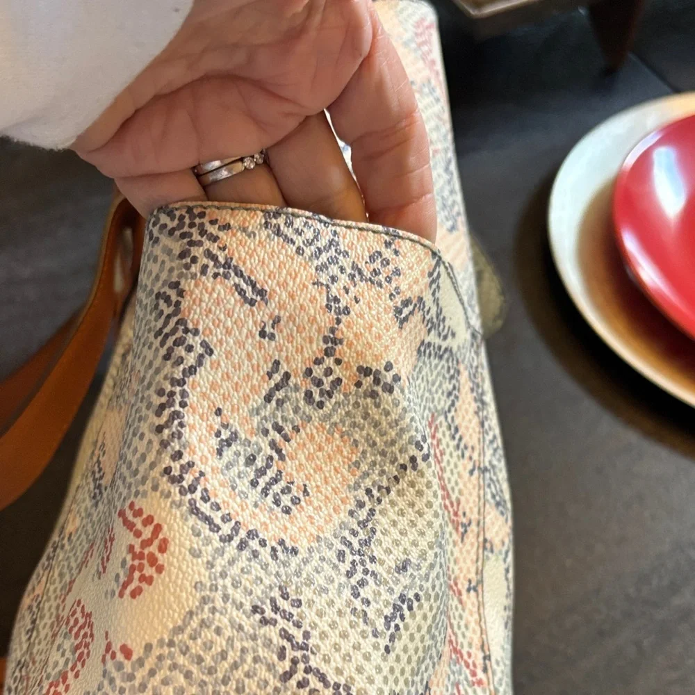 Tory Burch dot mosaic backpack!! Cream and Tan bag zipper compartment - Picture 8 of 8